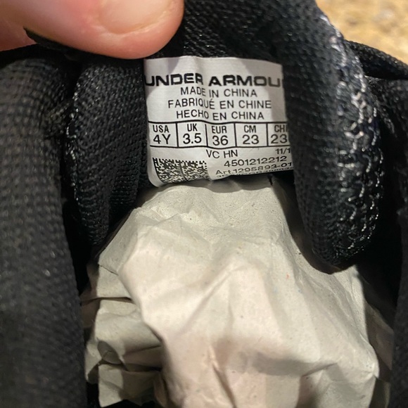 Under Armor Turf Shoes Youth. Baseball - Picture 2 of 6